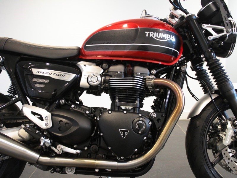 2020 (20) Triumph Speed Twin 1200 Two Tone Paint 5284377