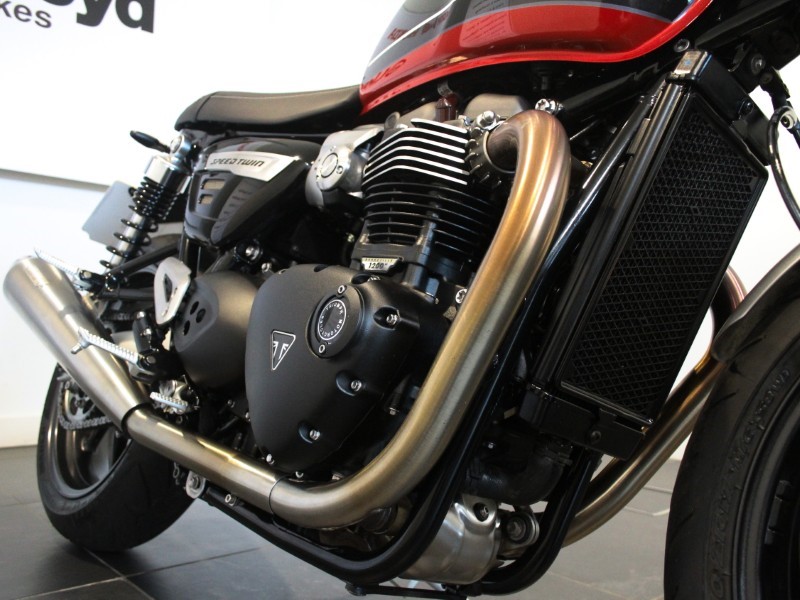 2020 (20) Triumph Speed Twin 1200 Two Tone Paint 5284380