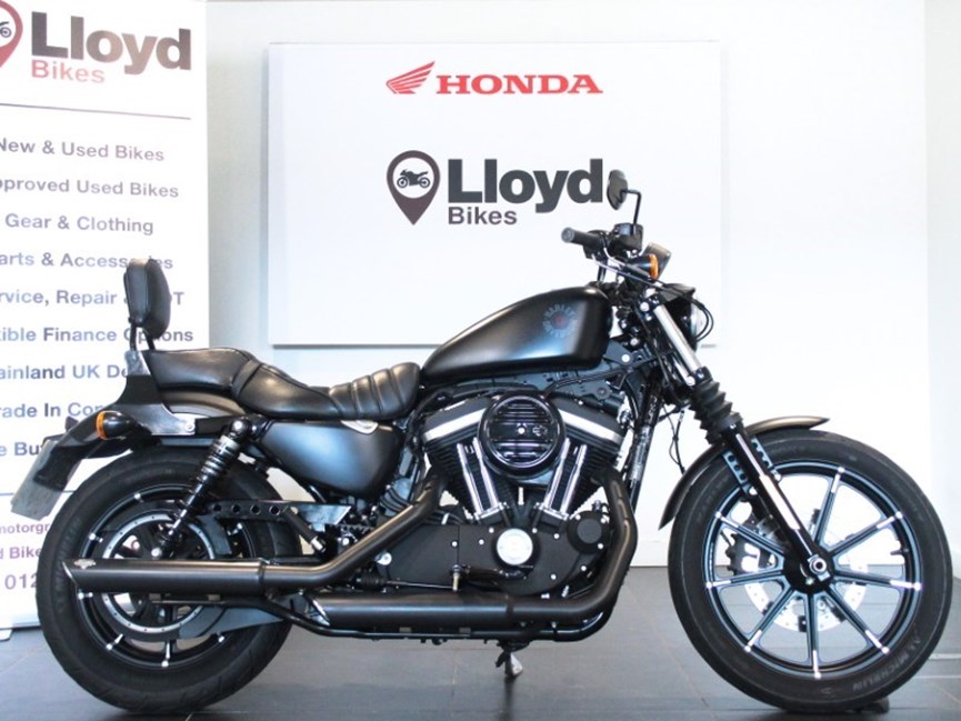 2020 (20) Harley Davidson Sportster Iron XL883N