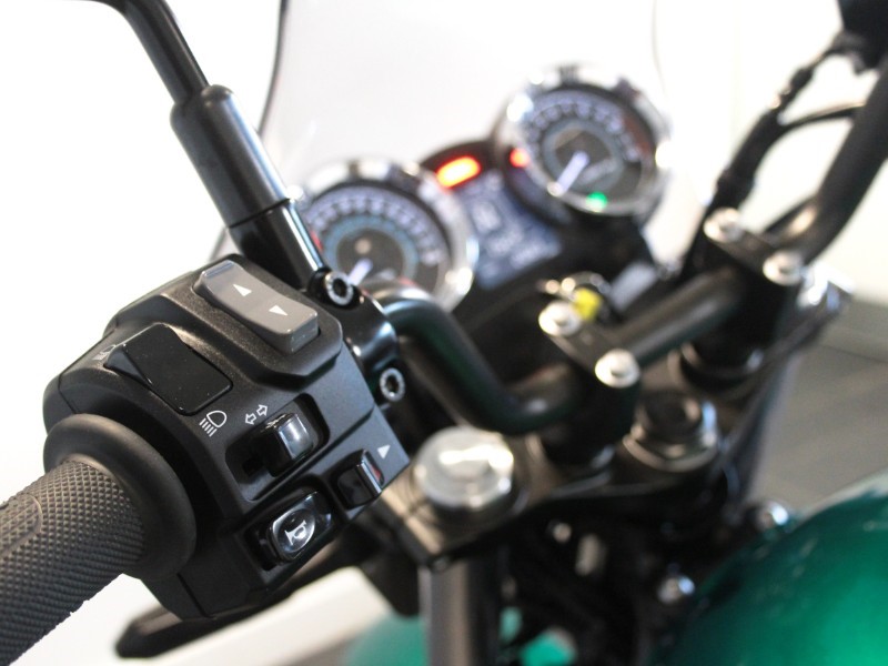 2023 (73) Kawasaki Z650RS 5487855