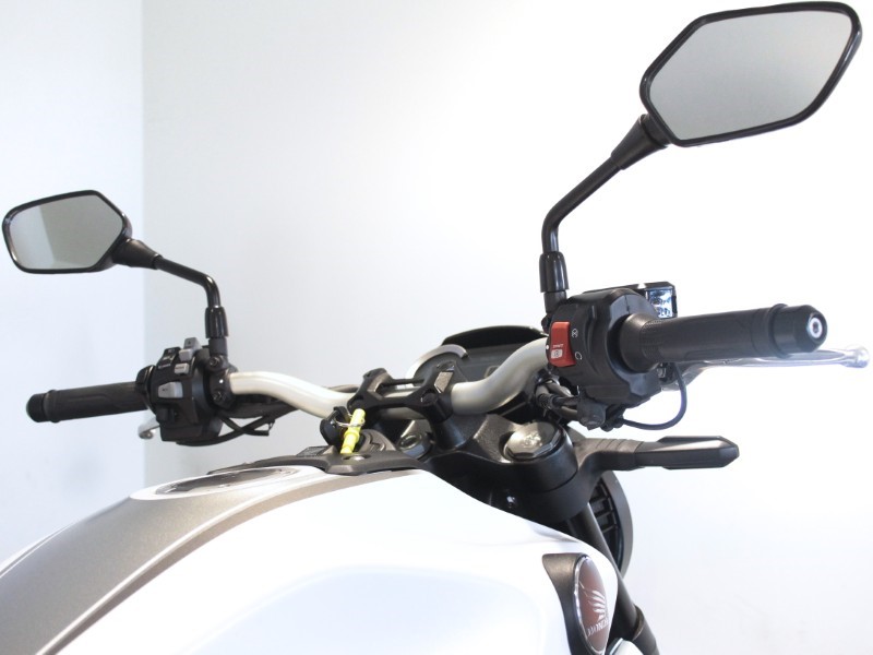 2023 (73) Honda CB1000R 5554281