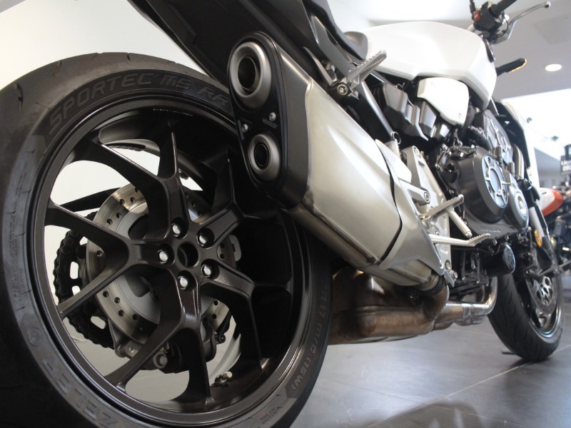 2023 (73) Honda CB1000R 5554289