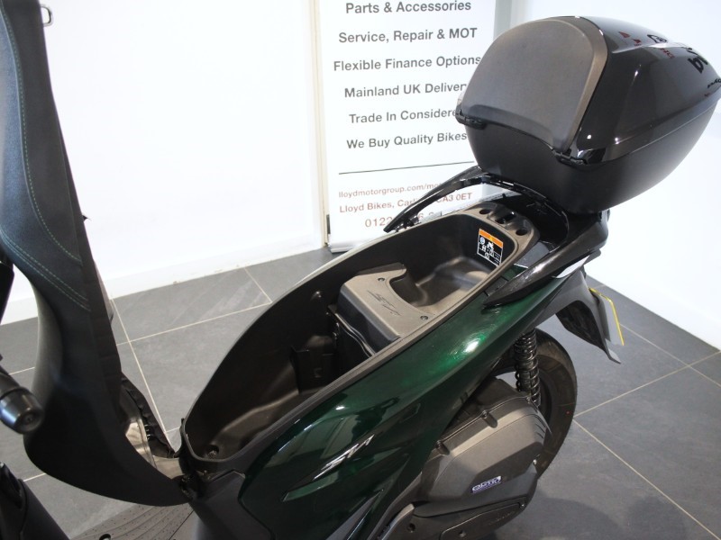 2024 (24) Honda SH125i Plus Smart Top Box 5682758