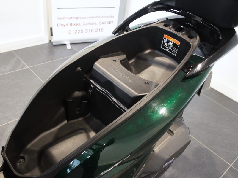 2024 (24) Honda SH125i Plus Smart Top Box 5682759