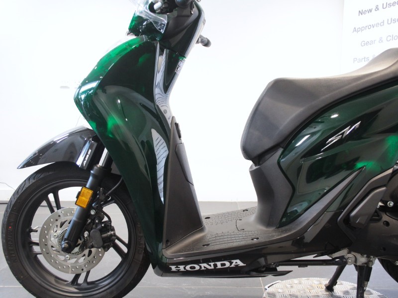 2024 (24) Honda SH125i Plus Smart Top Box 5682755