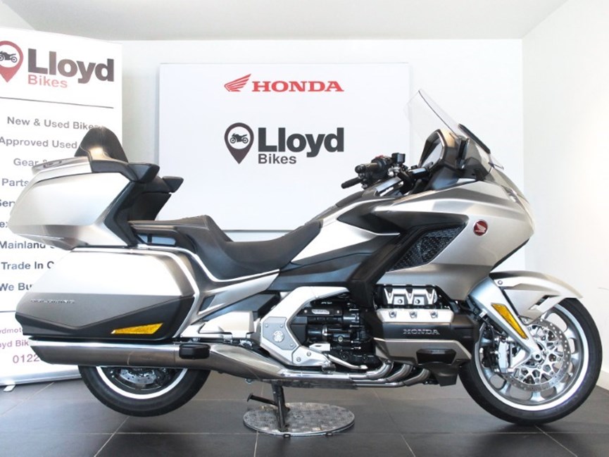 2025 (25) Honda GL1800 Gold Wing Tour DCT Airbag