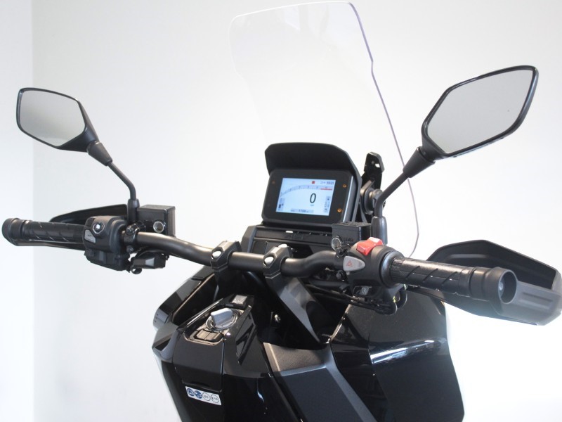 2025 (25) Honda ADV350 5721595