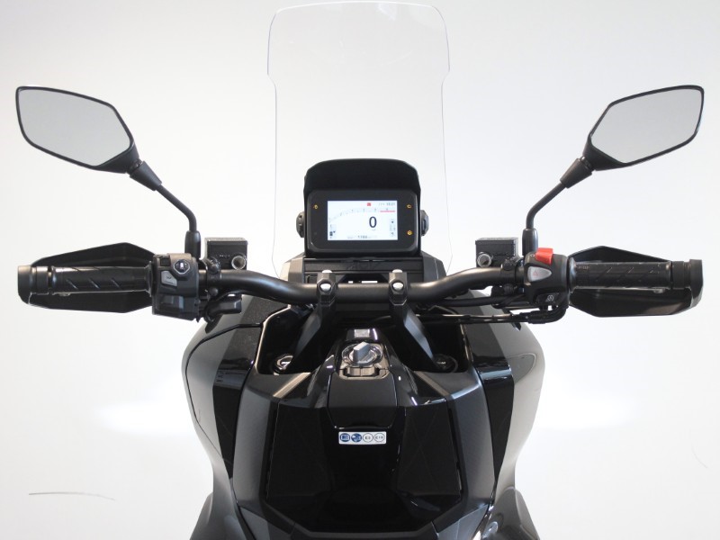 2025 (25) Honda ADV350 5721594