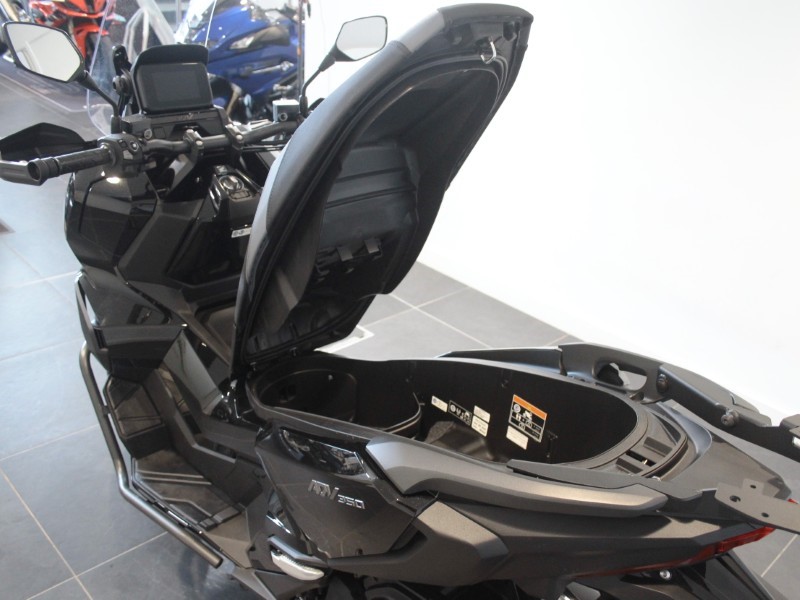 2025 (25) Honda ADV350 5721604
