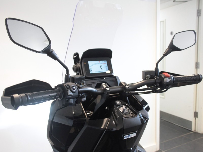 2025 (25) Honda ADV350 5721591