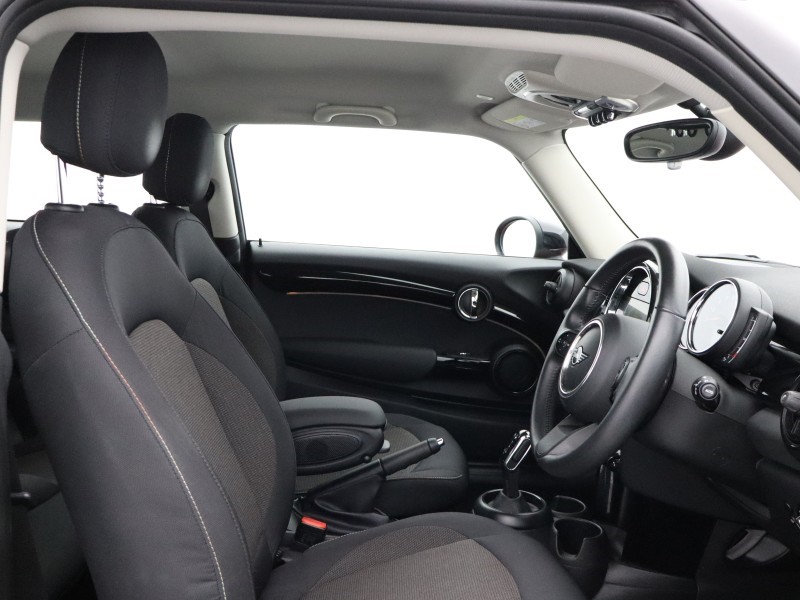 2022 (72) MINI HATCHBACK 1.5 Cooper Classic 3dr Auto 5983256