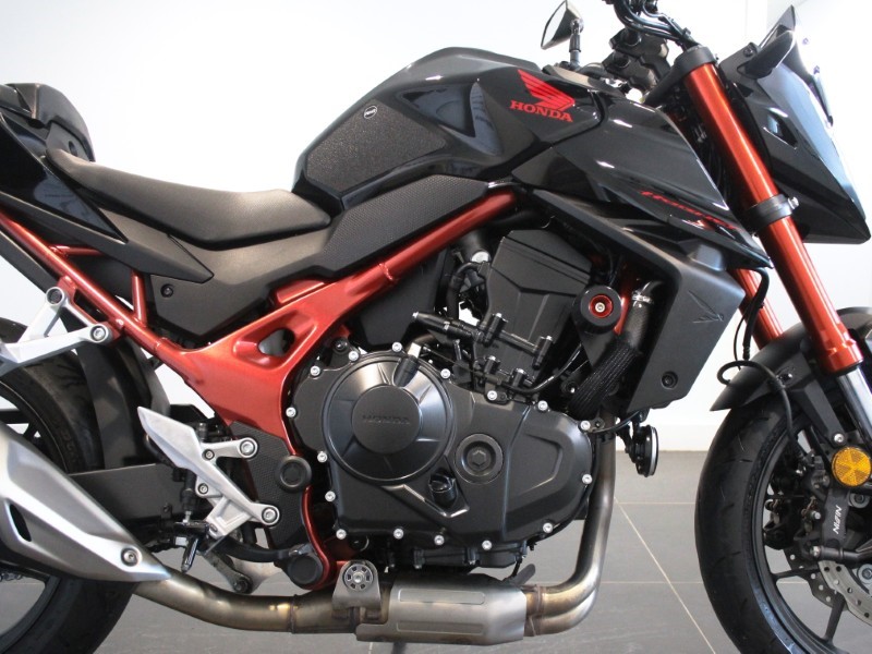 2024 (74) Honda CB750 Hornet 5860411