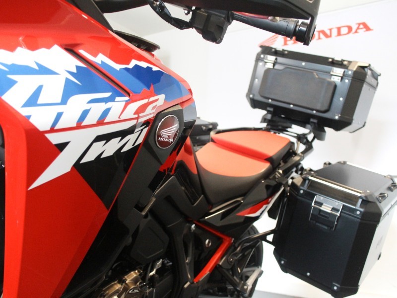 2024 (24) Honda Africa Twin CRF1100 5892873