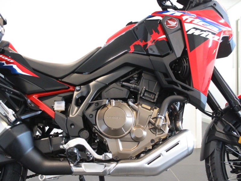 2024 (24) Honda Africa Twin CRF1100 5892866
