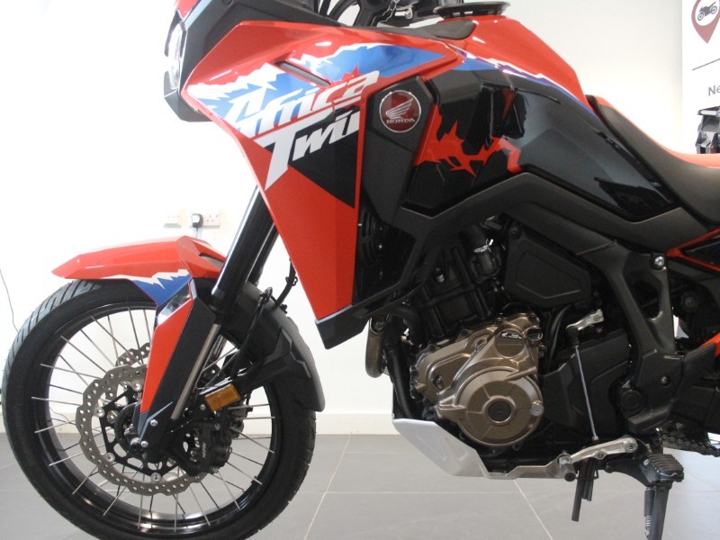 2024 (24) Honda Africa Twin CRF1100 5892869