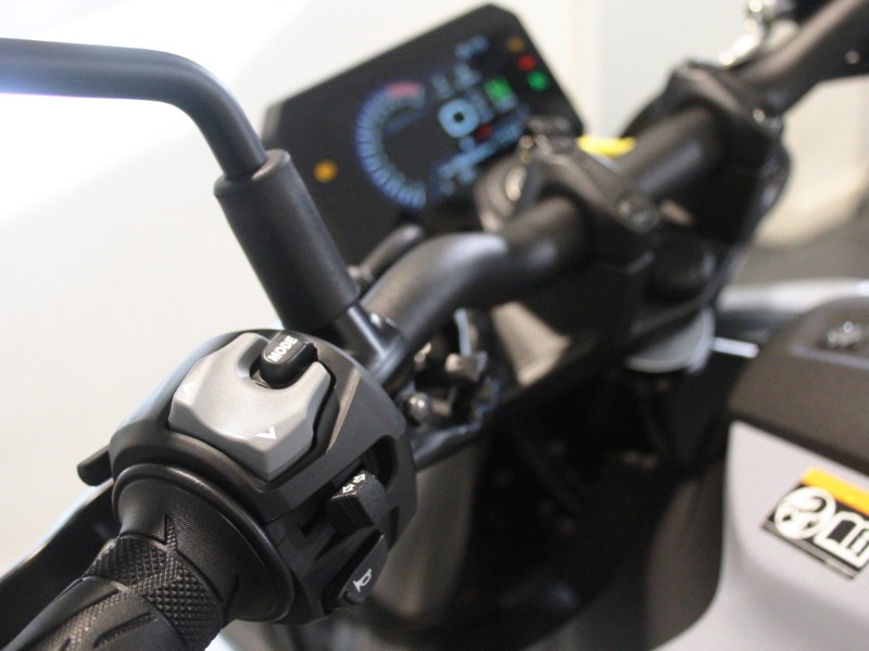 2024 (24) SUZUKI GSX-8S 5924481