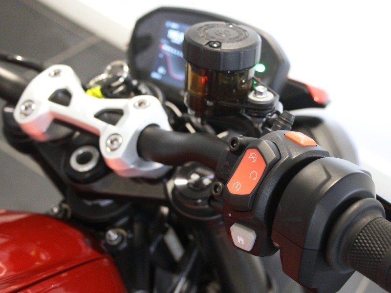 2025 (25) Triumph Street Triple RS 5924402