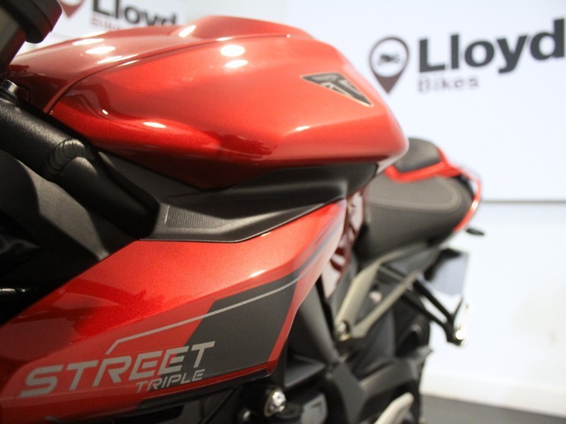2025 (25) Triumph Street Triple RS 5924410
