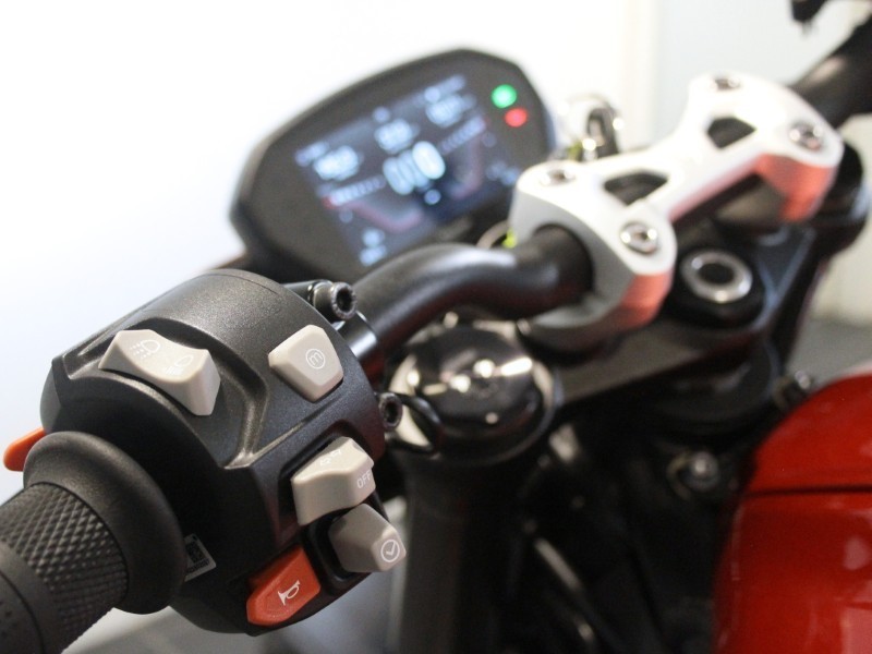 2025 (25) Triumph Street Triple RS 5924398