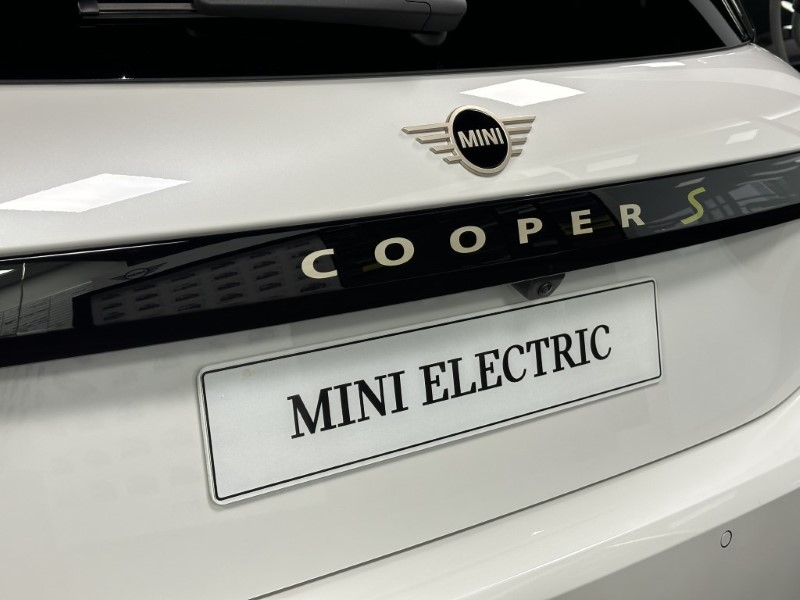 2024 (74) MINI COOPER 160kW SE Exclusive [Level 2] 54kWh 3dr Auto 3257093
