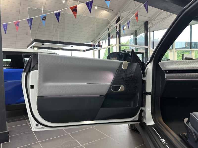 2024 (74) MINI COOPER 160kW SE Exclusive [Level 2] 54kWh 3dr Auto 3257094