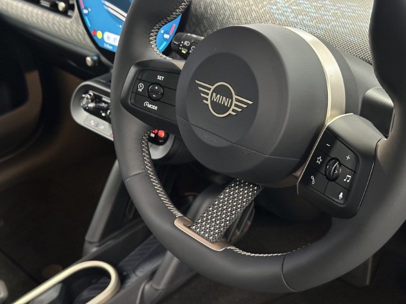 2024 (74) MINI COOPER 160kW SE Exclusive [Level 2] 54kWh 3dr Auto 3257105