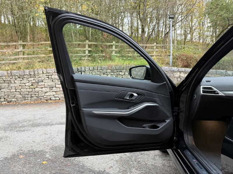  BMW 3 SERIES 330e M Sport 4dr Saloon 3660930