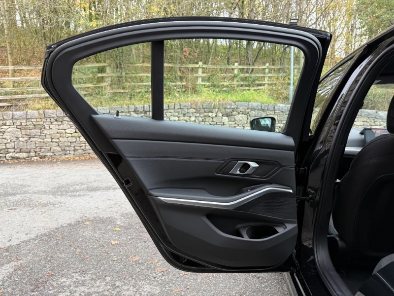  BMW 3 SERIES 330e M Sport 4dr Saloon 3660931