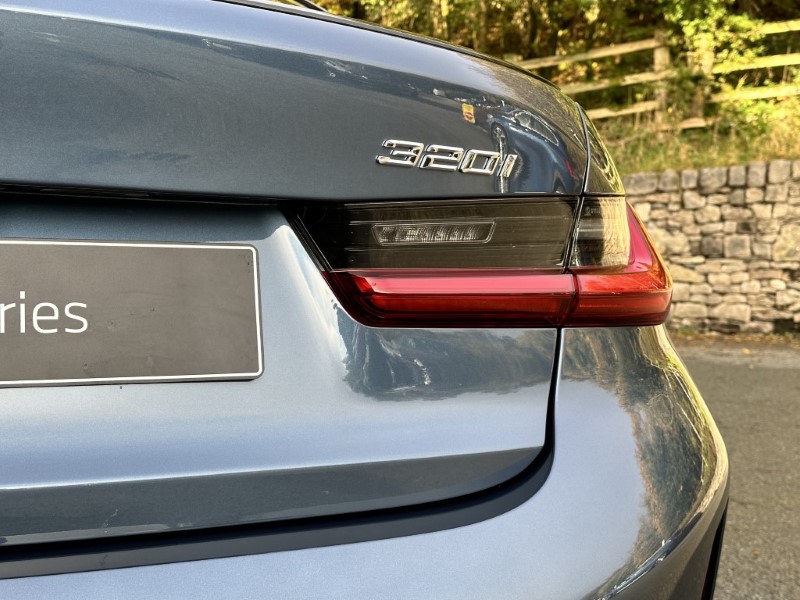  BMW 3 SERIES 320i M Sport 4dr Saloon 3662017