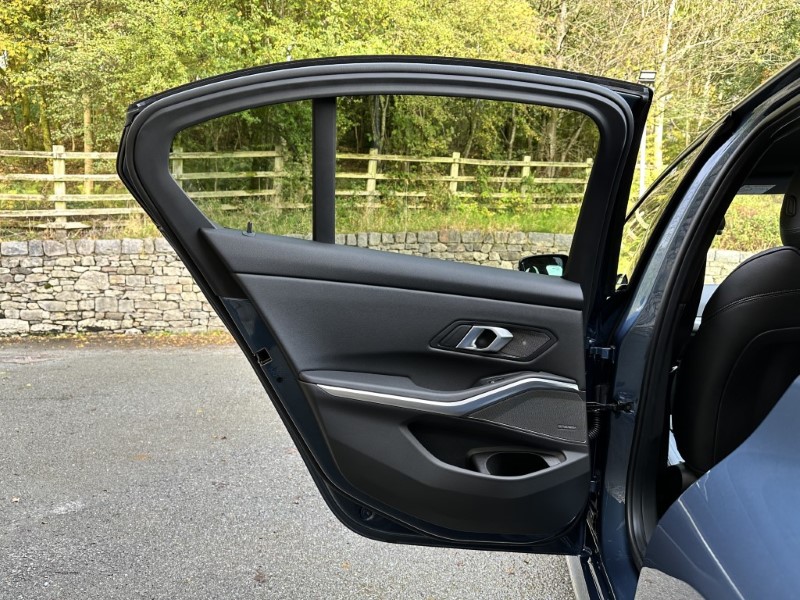  BMW 3 SERIES 320i M Sport 4dr Saloon 3662087