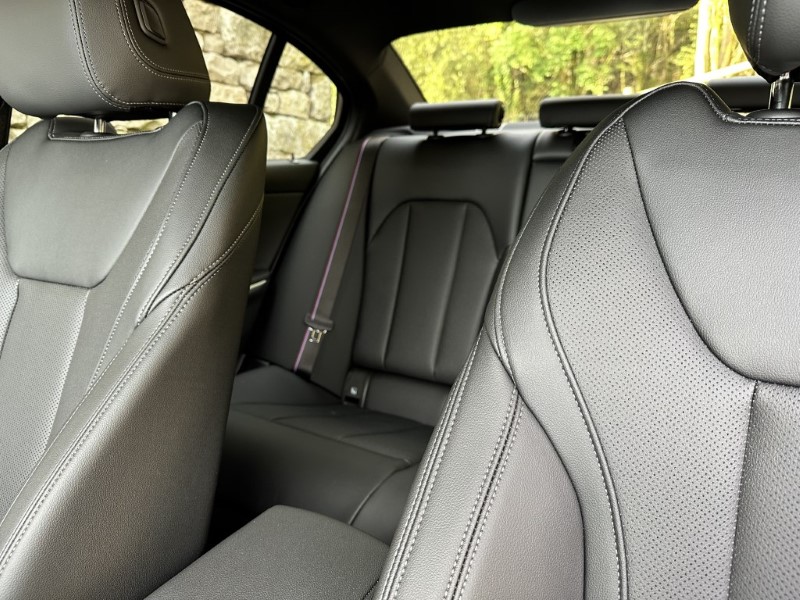  BMW 3 SERIES 320i M Sport 4dr Saloon 3662050