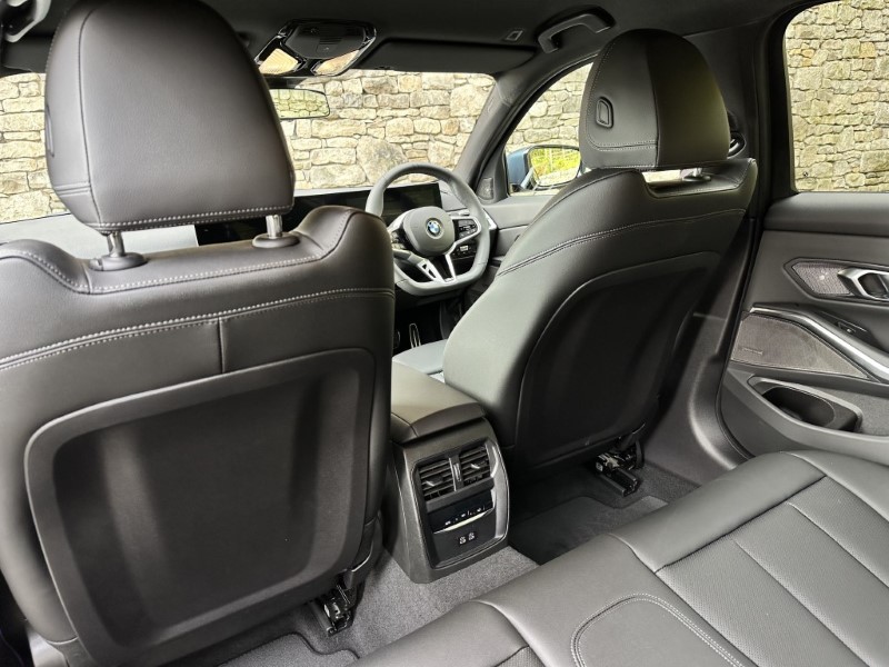  BMW 3 SERIES 320i M Sport 4dr Saloon 3662066