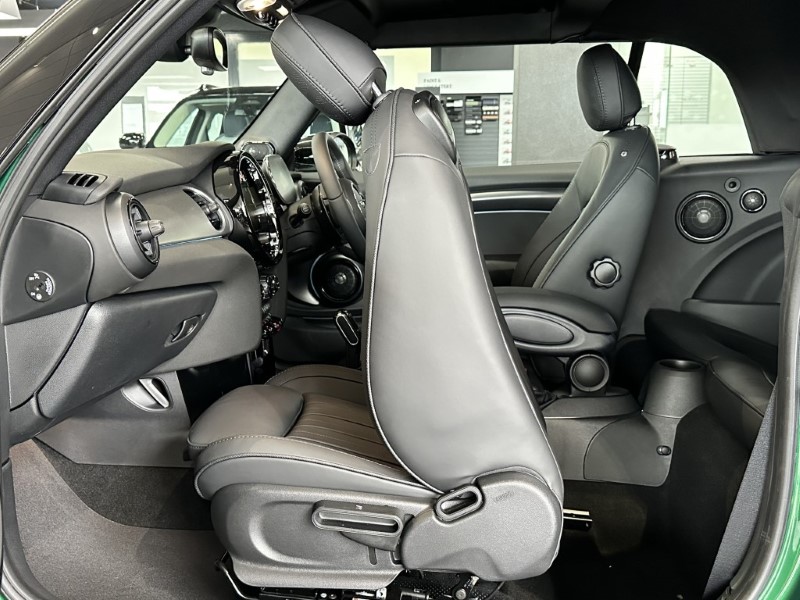  MINI CONVERTIBLE 2.0 Cooper S Exclusive 2dr Auto 3617548