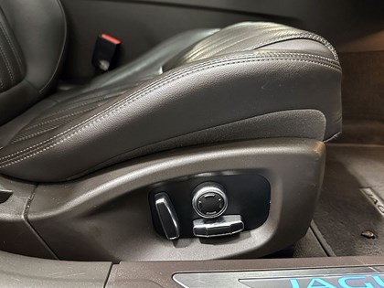 2019 (19) JAGUAR XF 2.0i Portfolio 5dr Auto