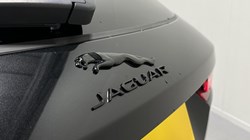 2021 (21) JAGUAR F-PACE 2.0 D200 R-Dynamic SE 5dr Auto AWD 3055508
