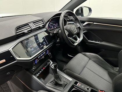 2021 (21) AUDI Q3 40 TDI 200 Quattro Black Edition 5dr S Tronic