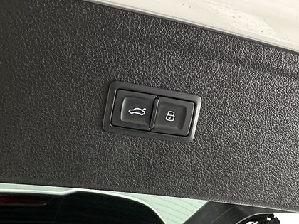 2018 (18) AUDI Q5 S Quattro 5dr Tip Auto