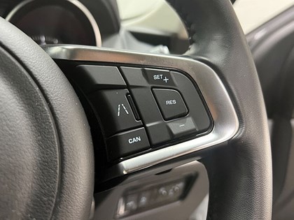 2019 (19) JAGUAR F-PACE 2.0d Prestige 5dr Auto AWD