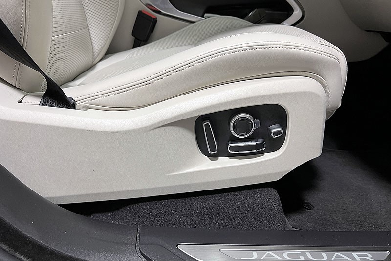 2022 (72) JAGUAR F-PACE 3.0 D300 R-Dynamic HSE 5dr Auto AWD 3422144