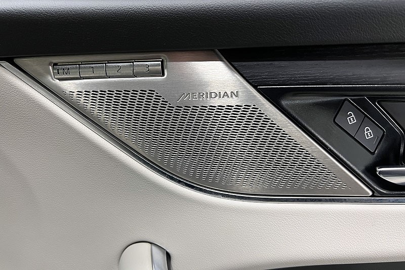 2022 (72) JAGUAR F-PACE 3.0 D300 R-Dynamic HSE 5dr Auto AWD 3422142