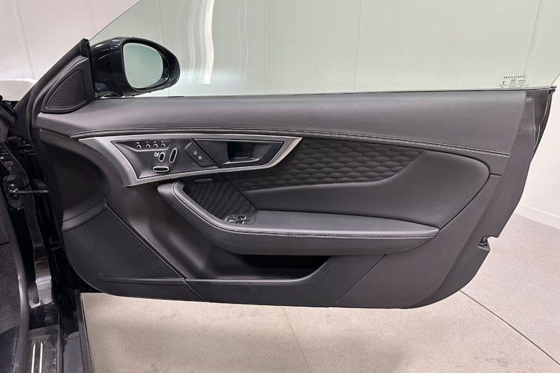 2022 (72) JAGUAR F-TYPE 5.0 P450 S/C V8 R-Dynamic Black 2dr Auto AWD 3458283