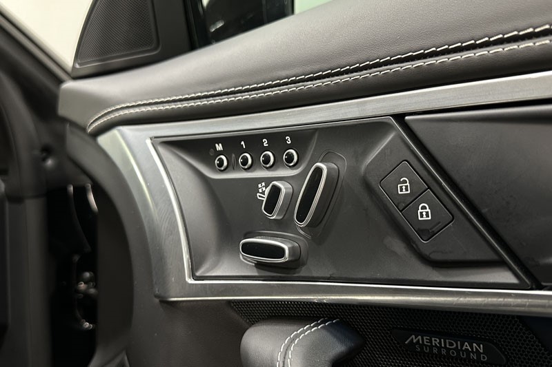 2022 (72) JAGUAR F-TYPE 5.0 P450 S/C V8 R-Dynamic Black 2dr Auto AWD 3458285