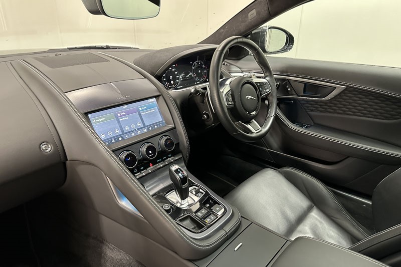 2022 (72) JAGUAR F-TYPE 5.0 P450 S/C V8 R-Dynamic Black 2dr Auto AWD 3458305