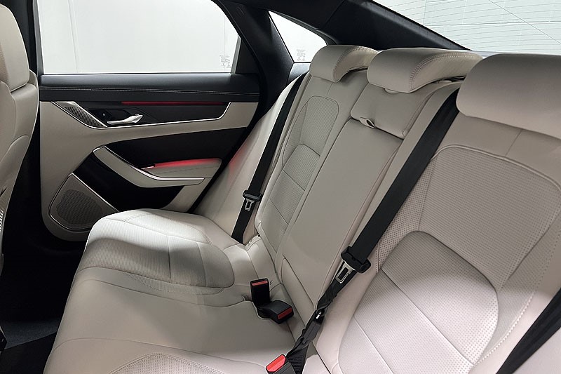 2023 (23) JAGUAR XF 2.0 D200 R-Dynamic S 4dr Auto 3431382