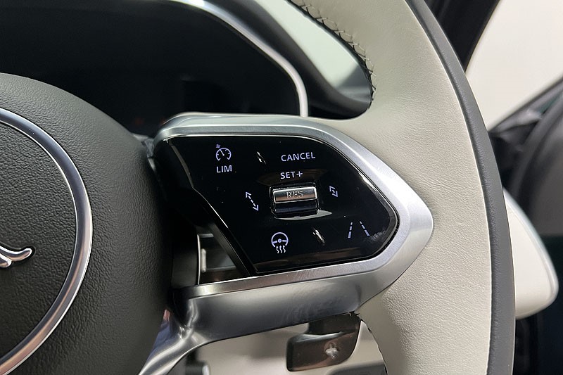 2023 (23) JAGUAR XF 2.0 D200 R-Dynamic S 4dr Auto 3431363