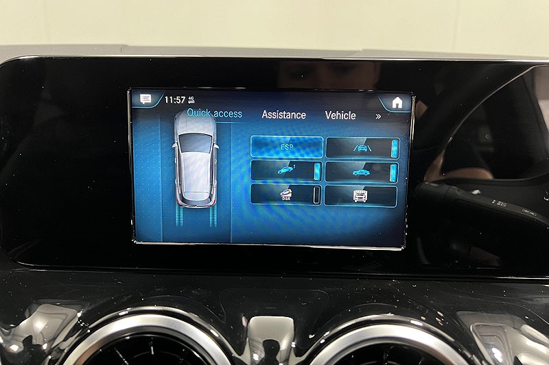 2021 (21) MERCEDES-BENZ GLA 200d 4Matic AMG Line 5dr Auto 3448289