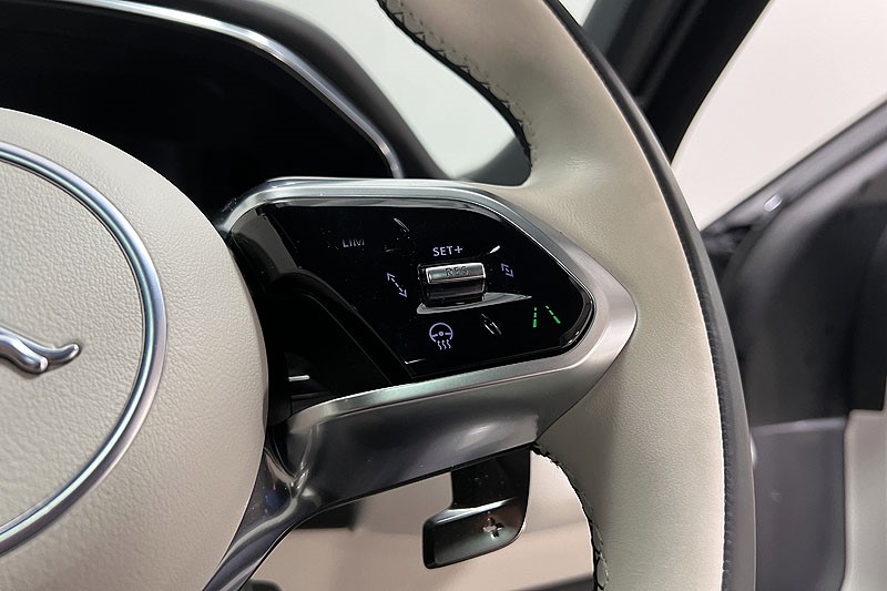 2023 (73) JAGUAR F-PACE 2.0 D200 R-Dynamic SE Black 5dr Auto AWD 3537667