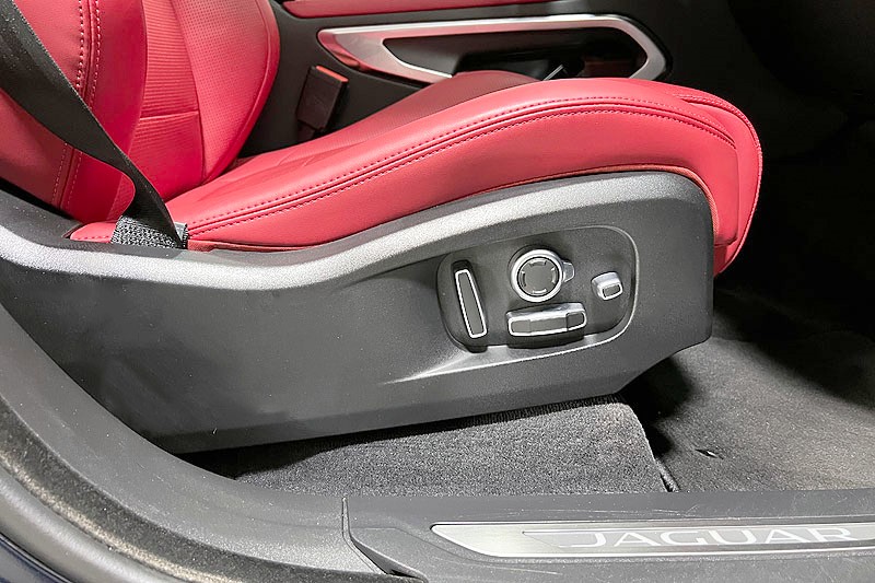 2023 (23) JAGUAR F-PACE 3.0 D300 R-Dynamic HSE Black 5dr Auto AWD 3505616