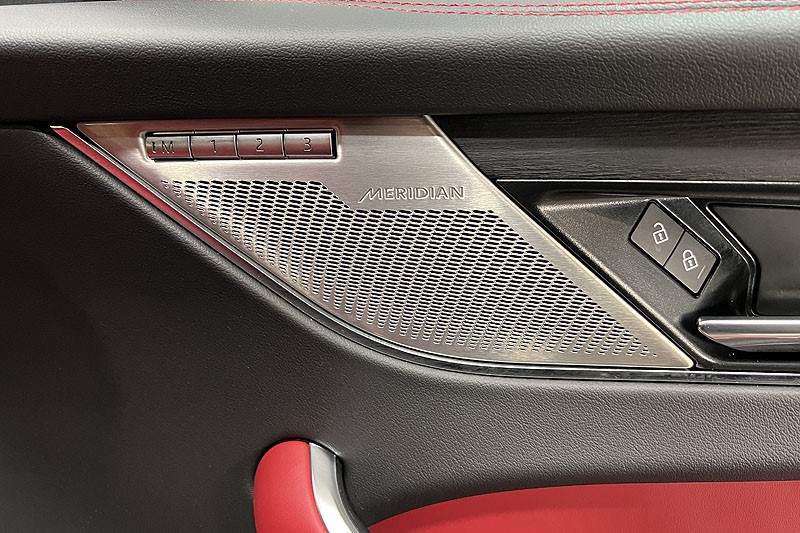 2023 (23) JAGUAR F-PACE 3.0 D300 R-Dynamic HSE Black 5dr Auto AWD 3505614