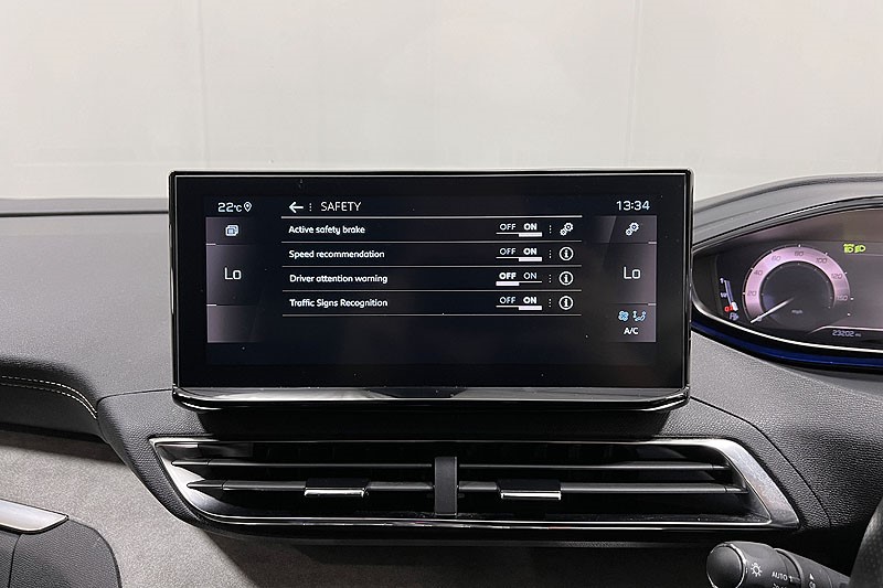 2022 (22) PEUGEOT 3008 1.5 BlueHDi GT Premium 5dr EAT8 3508975